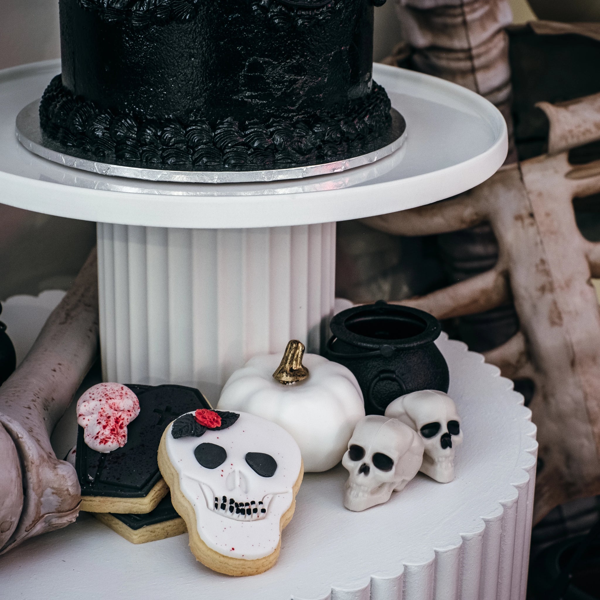 Elegant skull wedding cake 60 photos - Vianawedding.com Elegant skull wedding cake 60 photos - Vianawedding.com